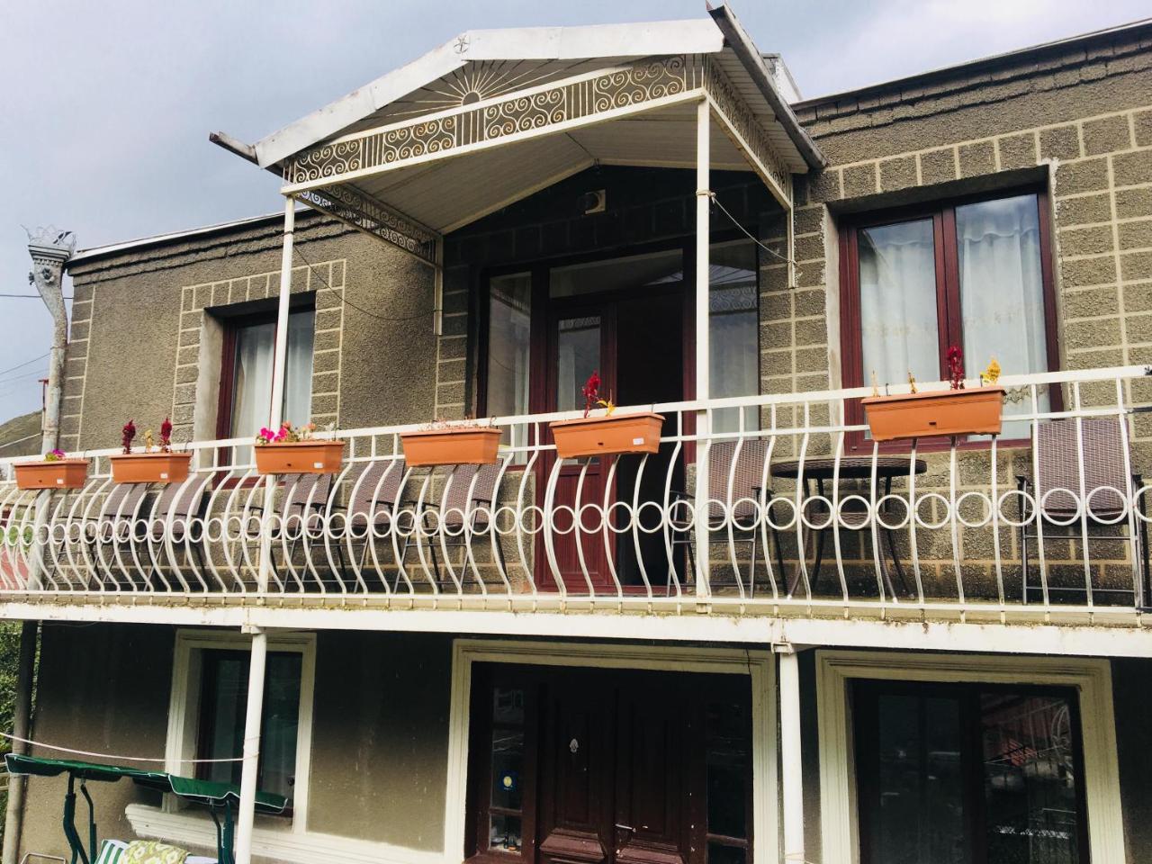 Maia'S Guest House Gergeti カズベギ エクステリア 写真